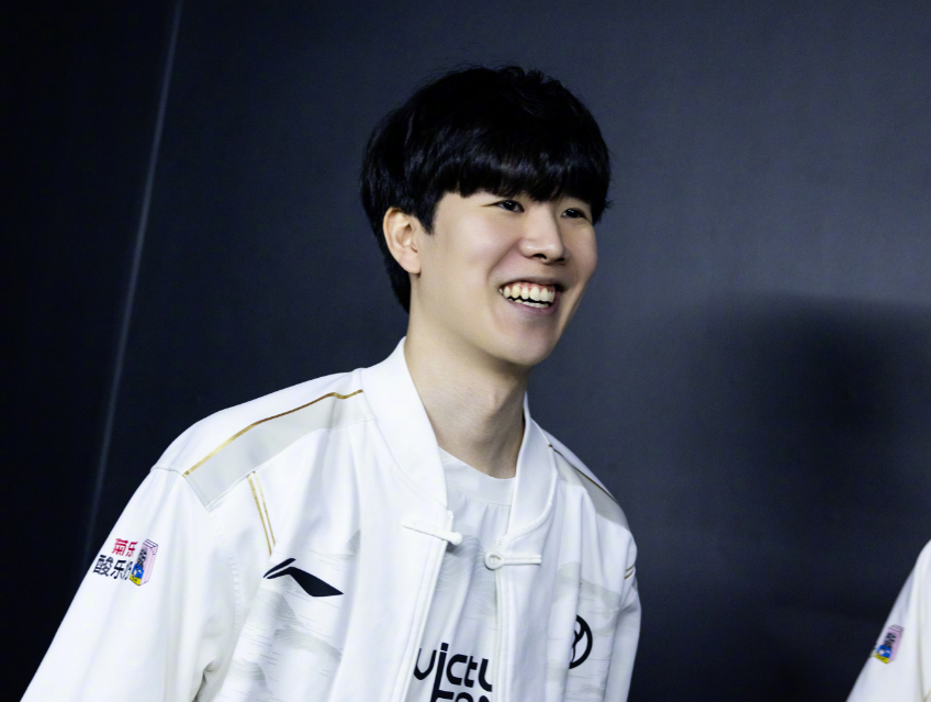 蒂娜展现出 蒂娜展现出